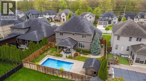 1335 Maple Lasalle ON N9J 0B3