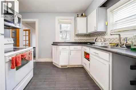 961 Curry Avenue Windsor ON N9B 2C4
