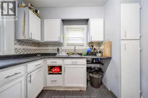 961 Curry Avenue Windsor ON N9B 2C4