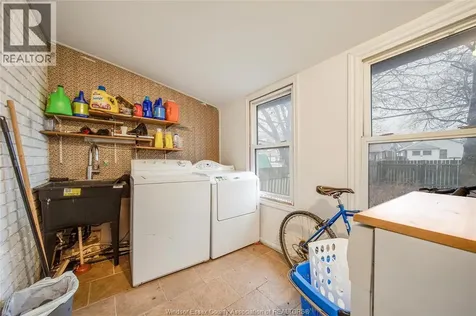 961 Curry Avenue Windsor ON N9B 2C4