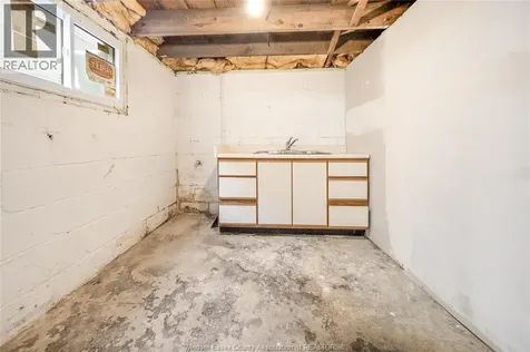961 Curry Avenue Windsor ON N9B 2C4