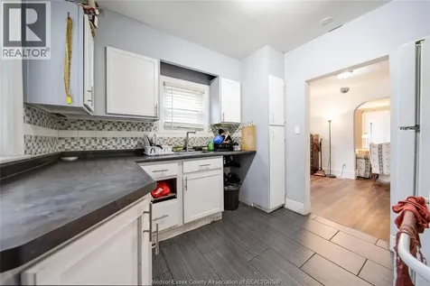 961 Curry Avenue Windsor ON N9B 2C4