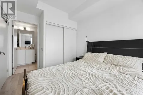 7 Golden Lion Heights Toronto (newtonbrook East) ON M2M 0C1