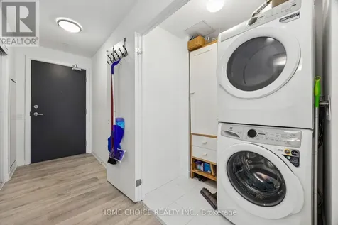 7 Golden Lion Heights Toronto (newtonbrook East) ON M2M 0C1