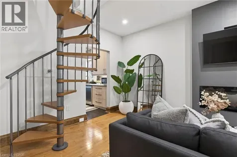 105 Highland Avenue St. Catharines ON L2R 4H9