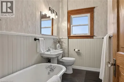 105 Highland Avenue St. Catharines ON L2R 4H9