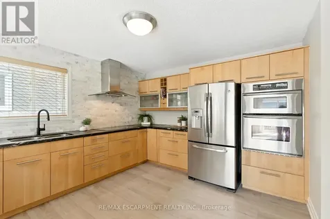 115 Pioneer Lane Blue Mountains ON L9Y 0M6