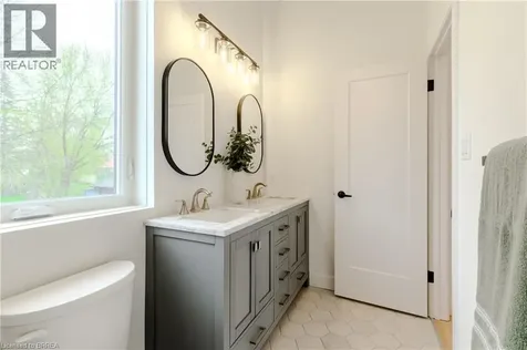 37 Barnes Avenue Brantford ON N3R 4Y9