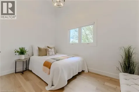 37 Barnes Avenue Brantford ON N3R 4Y9