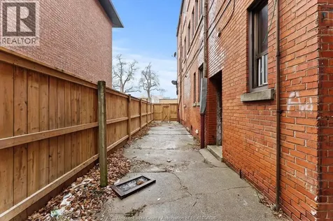 581 Cataraqui Street Windsor ON N9A 3P2