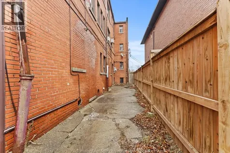 581 Cataraqui Street Windsor ON N9A 3P2