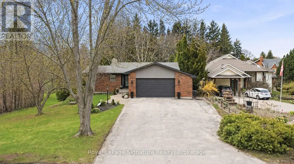 98 Moore Crescent Blue Mountains ON N0H 2P0