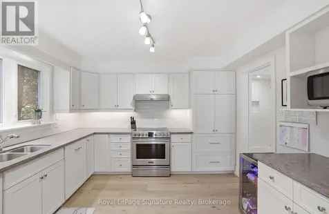 98 Moore Crescent Blue Mountains ON N0H 2P0