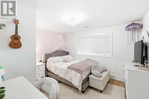 98 Moore Crescent Blue Mountains ON N0H 2P0