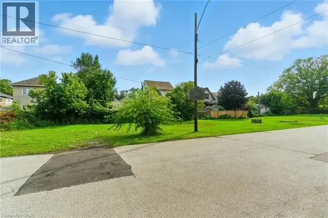 11 Knapmans Drive Hamilton ON L8H 7E8