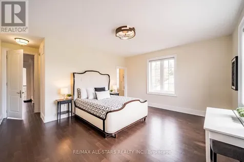 37 Country Club Crescent Uxbridge ON L9P 0B8