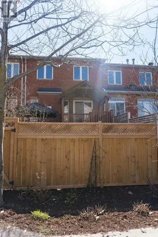 11 Great Oak Private Ottawa ON K1G 6P7