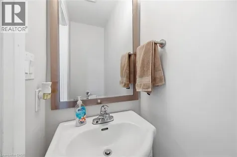 46 Mayflower Avenue Hamilton ON L8L 2K4