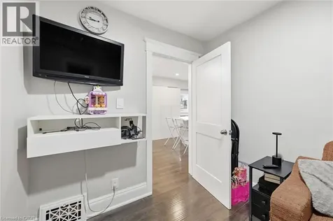 46 Mayflower Avenue Hamilton ON L8L 2K4