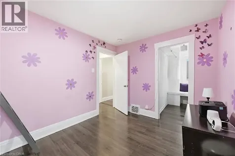 46 Mayflower Avenue Hamilton ON L8L 2K4