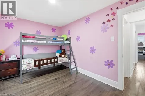 46 Mayflower Avenue Hamilton ON L8L 2K4