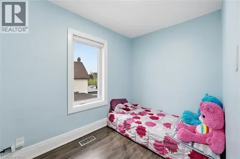 46 Mayflower Avenue Hamilton ON L8L 2K4
