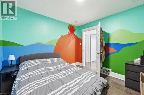 46 Mayflower Avenue Hamilton ON L8L 2K4