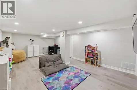46 Mayflower Avenue Hamilton ON L8L 2K4