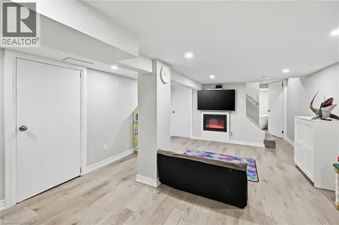 46 Mayflower Avenue Hamilton ON L8L 2K4