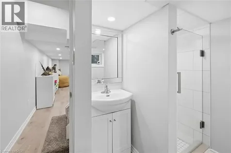46 Mayflower Avenue Hamilton ON L8L 2K4
