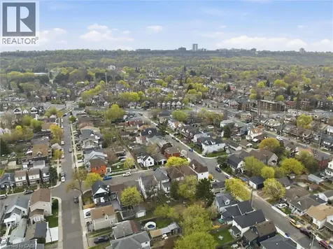 46 Mayflower Avenue Hamilton ON L8L 2K4