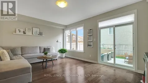 338 Alasken Drive Ottawa ON K1T 0M4