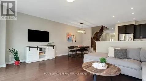 338 Alasken Drive Ottawa ON K1T 0M4