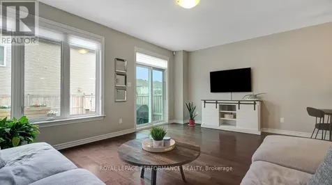 338 Alasken Drive Ottawa ON K1T 0M4