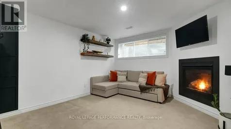 338 Alasken Drive Ottawa ON K1T 0M4
