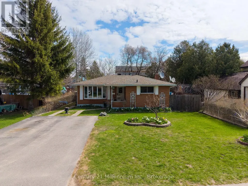 67 East Street East Collingwood ON L9Y 3W7