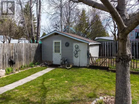 67 East Street East Collingwood ON L9Y 3W7
