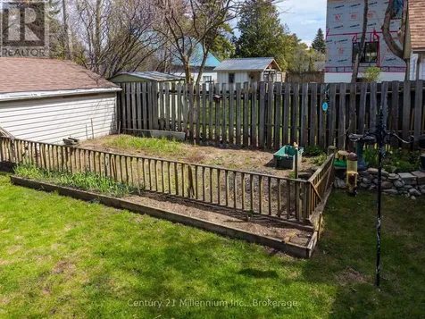 67 East Street East Collingwood ON L9Y 3W7