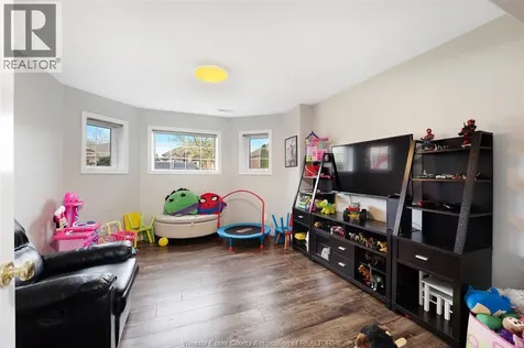 4205 Barton Crescent Windsor ON N9G 2V5
