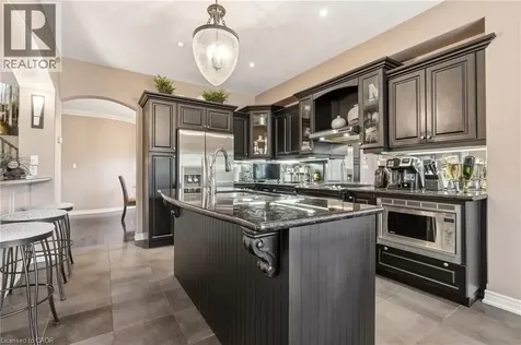 72 Mcgrath Court Dundas ON L9H 0A5