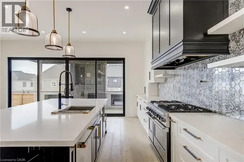 8 Edgeview Crescent Komoka ON N0L 1R0