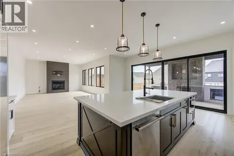 8 Edgeview Crescent Komoka ON N0L 1R0