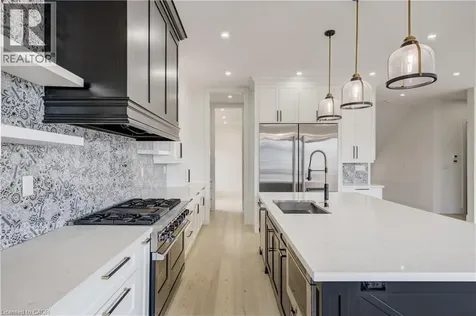 8 Edgeview Crescent Komoka ON N0L 1R0