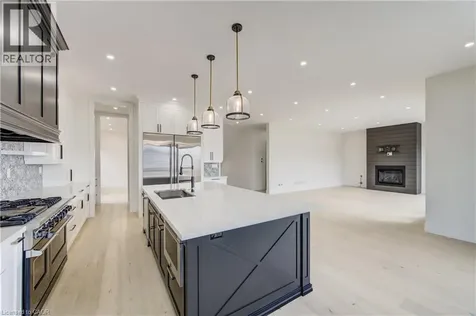 8 Edgeview Crescent Komoka ON N0L 1R0
