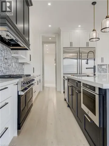 8 Edgeview Crescent Komoka ON N0L 1R0