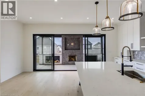 8 Edgeview Crescent Komoka ON N0L 1R0