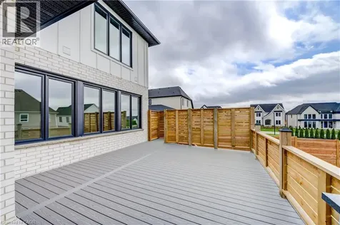 8 Edgeview Crescent Komoka ON N0L 1R0