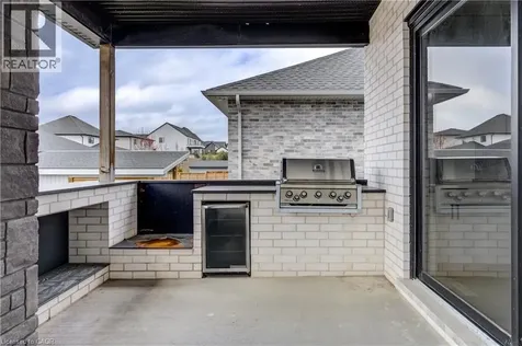 8 Edgeview Crescent Komoka ON N0L 1R0