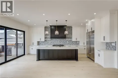 8 Edgeview Crescent Komoka ON N0L 1R0
