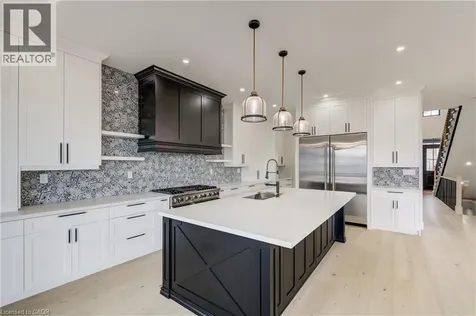 8 Edgeview Crescent Komoka ON N0L 1R0